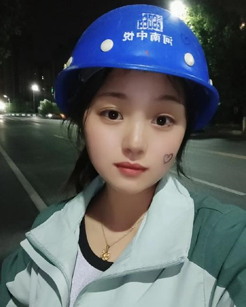 女电工夏天图2