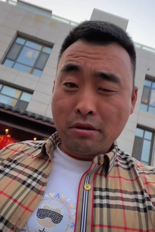 黑黑先生