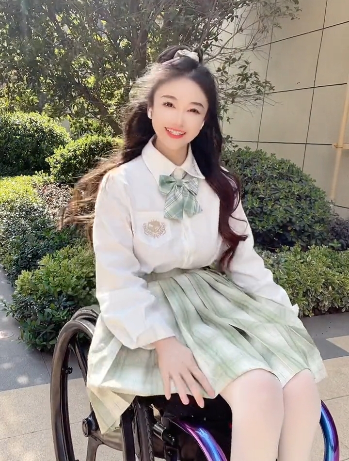 侯羿朵