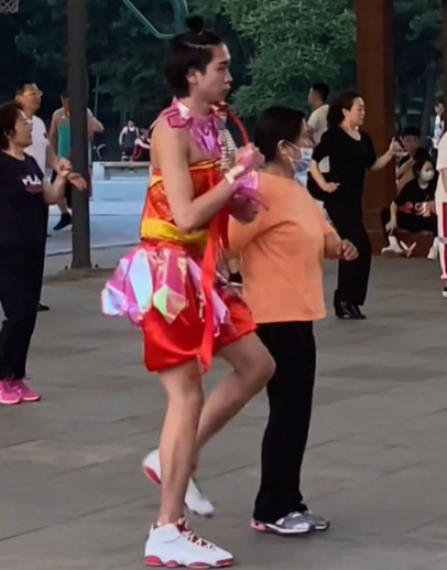 黑一只图2