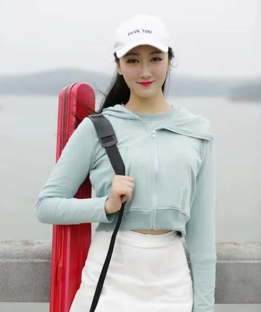 快乐钓鱼 李玲玲图3