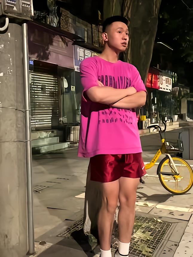 名模坤