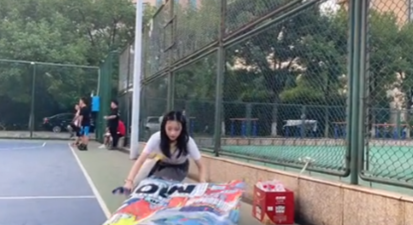 八两银子图4