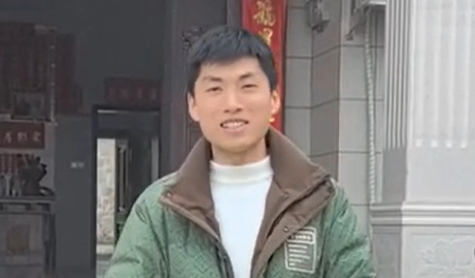 陈师傅开挖机只开腊挖机