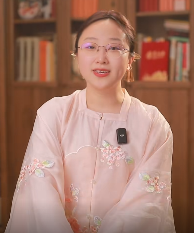 柒月白泽