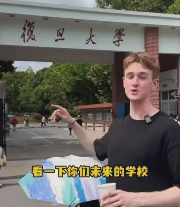 网红观察 | 复旦网红“王水牛”玩成了“选妃皇帝”