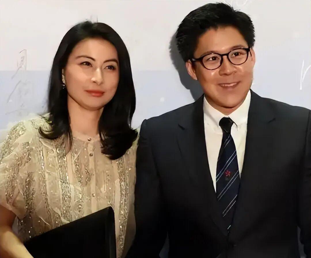 网红观察 | 网红复出翻车、星二代自曝患病、豪门低调带娃，同一天四个瓜画风天差地别