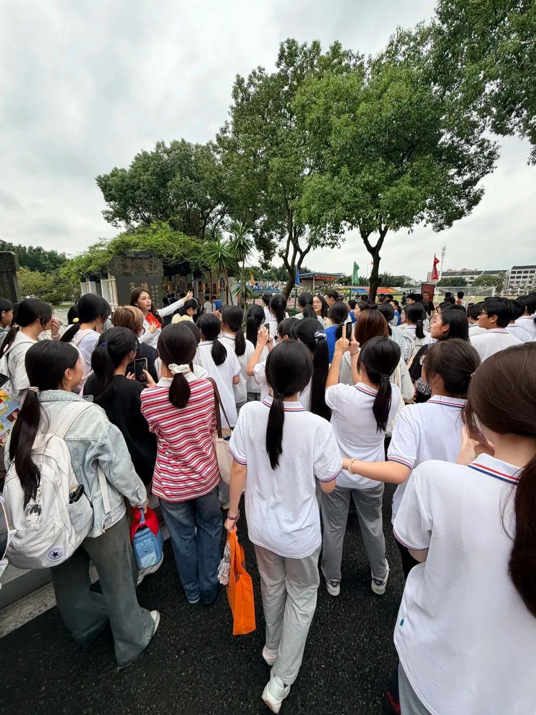 网红观察 | 温州知名女网红回母校!现场轰动